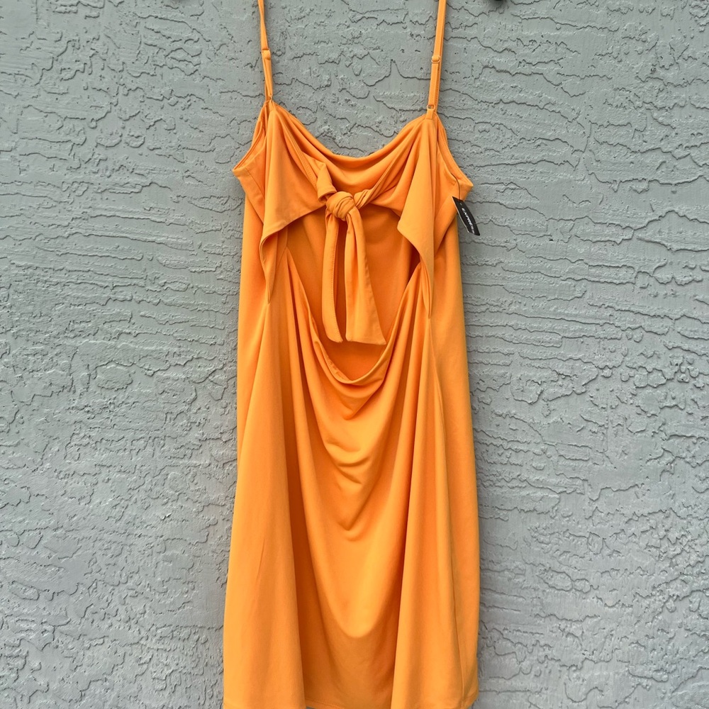 Beautiful dress - Picture 2 of 4